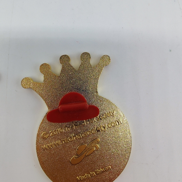 Set of 3 Red Hat Society Queen Pins Brooches LOT J14 - Picture 12 of 12